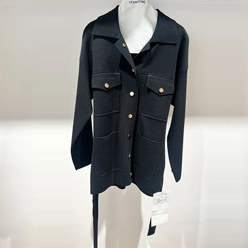 Osnovni črni blazer